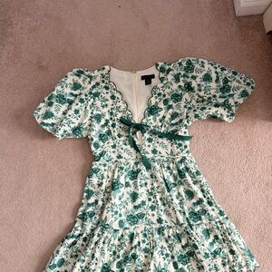 House of Harlow 1960 Green and White Garment